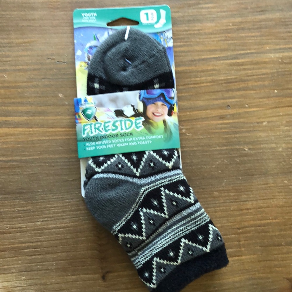 Youth Fireside socks one size NWT